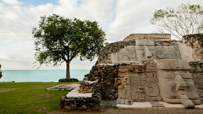 Maya Belize doomsday Cerros 2.jpg